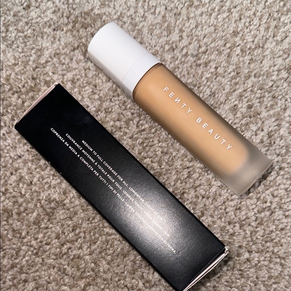 Fenty Beauty Pro Filt'r Soft Matte Longwear Foundation: Color: 255 - Picture 7 of 13